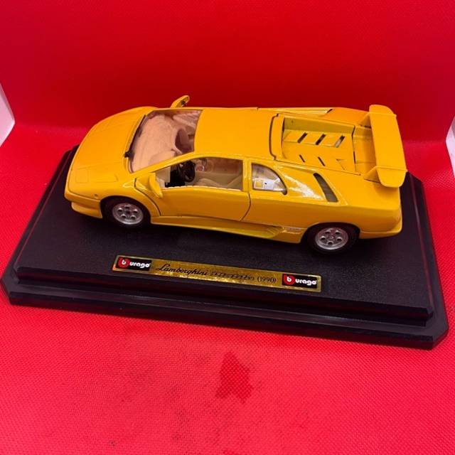Burago 1990 Yellow LAMBORGHINI DIABLO SCALA...