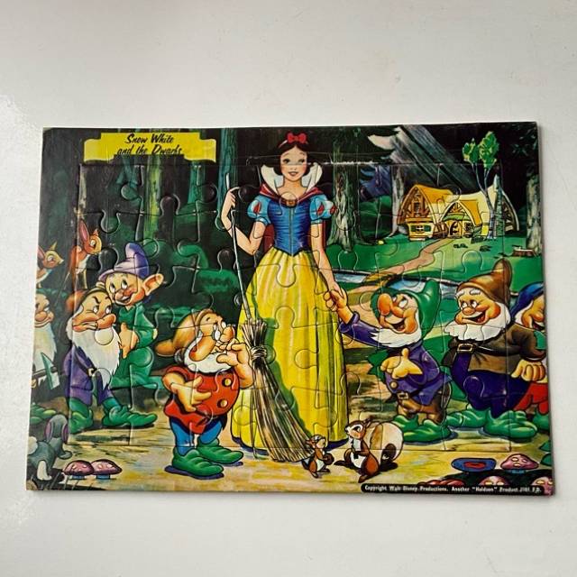 PUZZLE Walt Disneys Snow White and the Dwarf...